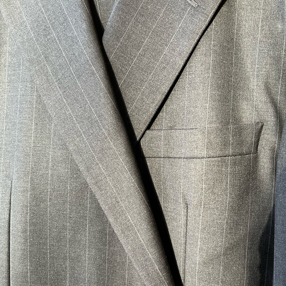 Hickey Freeman pin stripe super 120’s suit, in excellent condition, 48 L